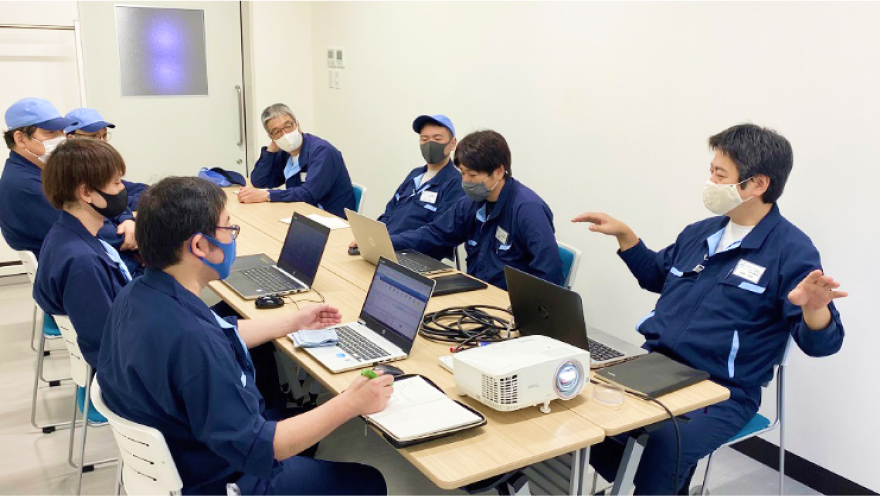 打ち合わせをしている画像