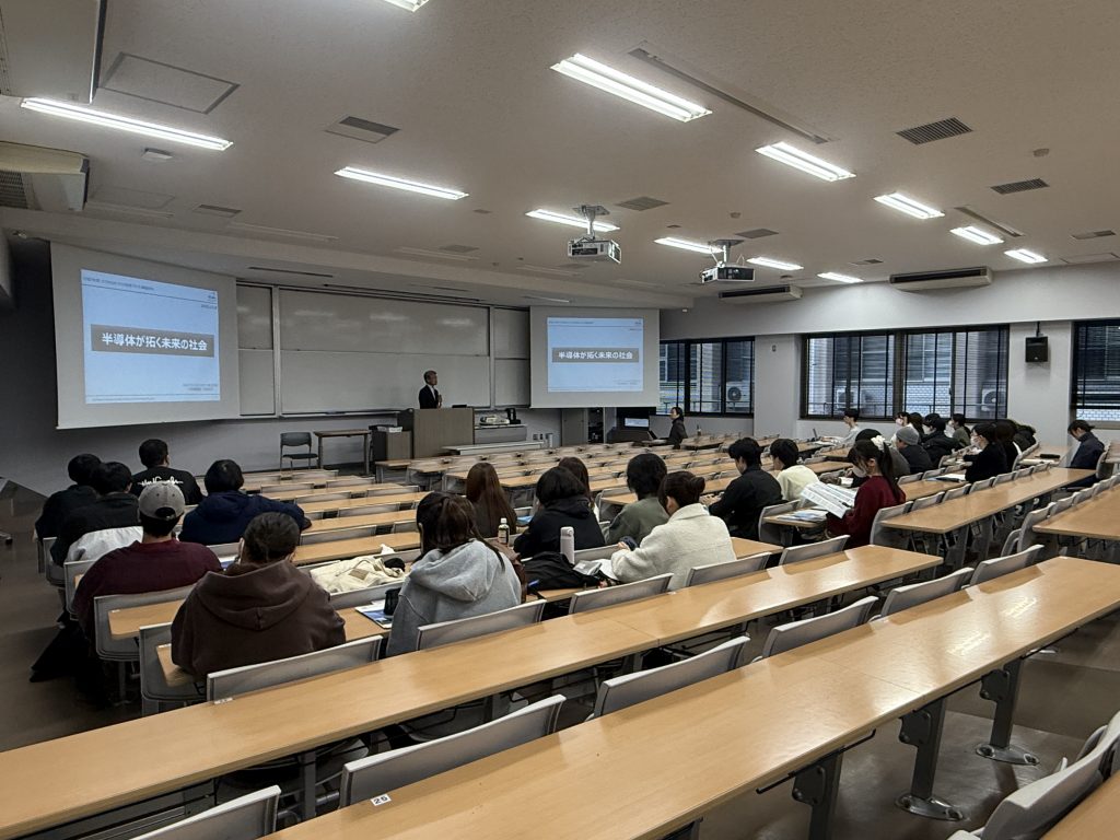 講義をしている画像