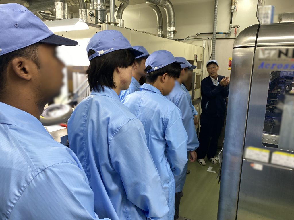工場見学の様子